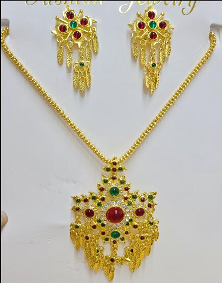 Pacific Jewelry & Watches Los Angeles - Accesorios tailandeses para mujer, pendientes, collares,